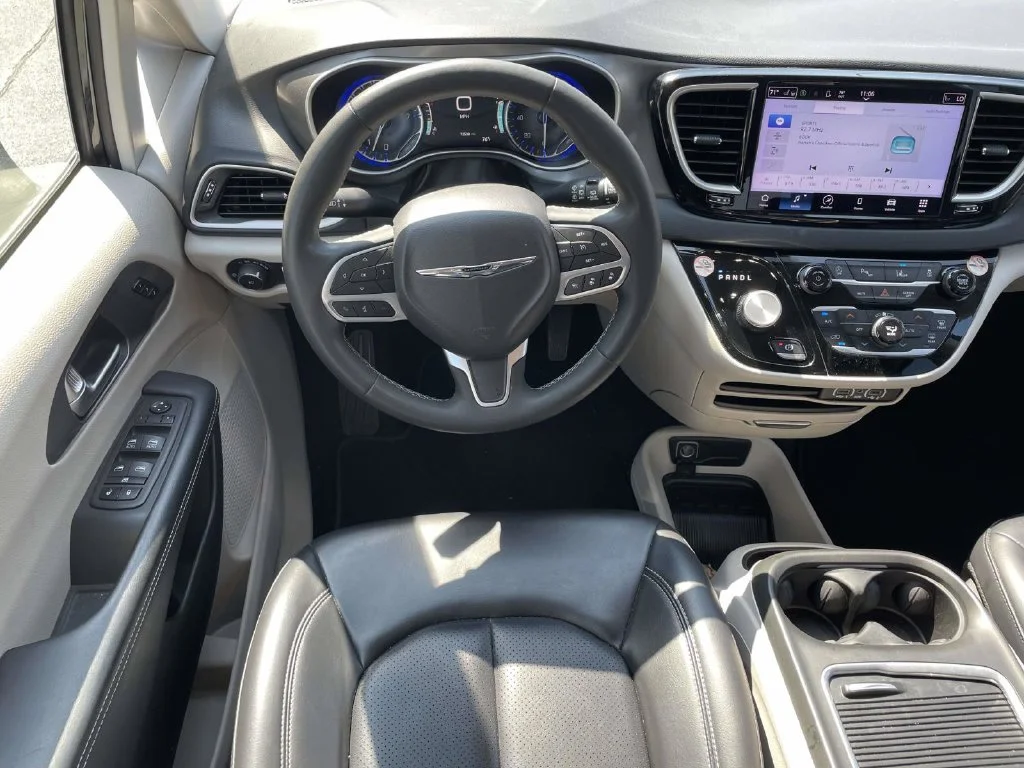 Used 2023 Black Chrysler Touring L image 19