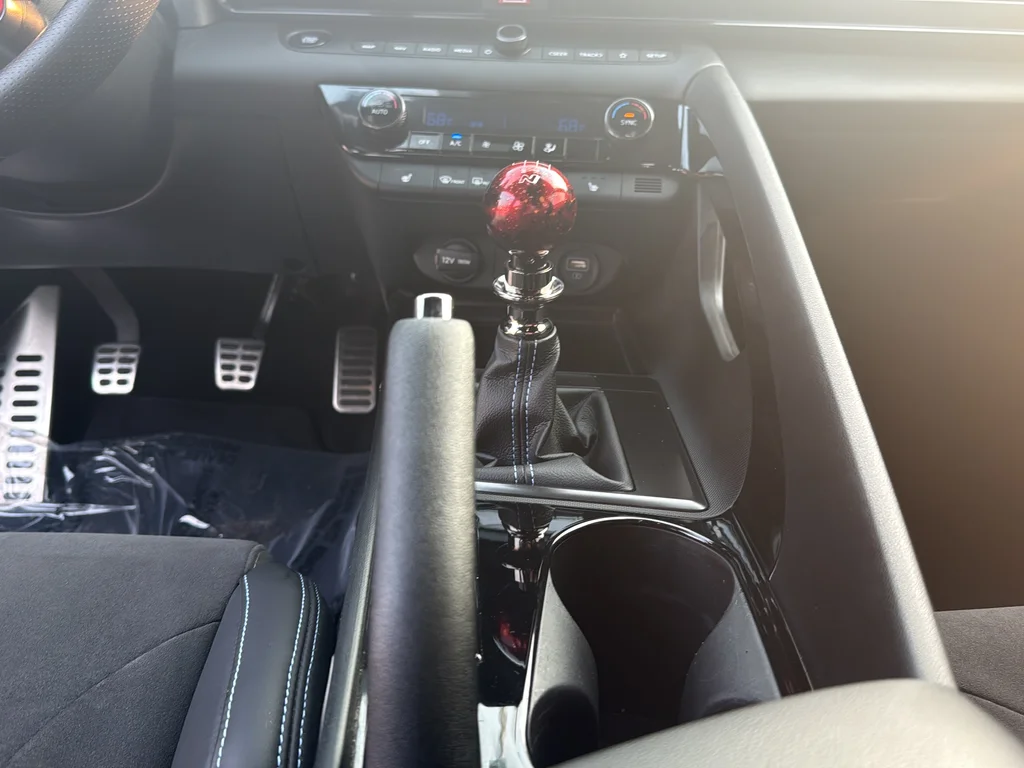 Used 2022 Black Hyundai Base image 19