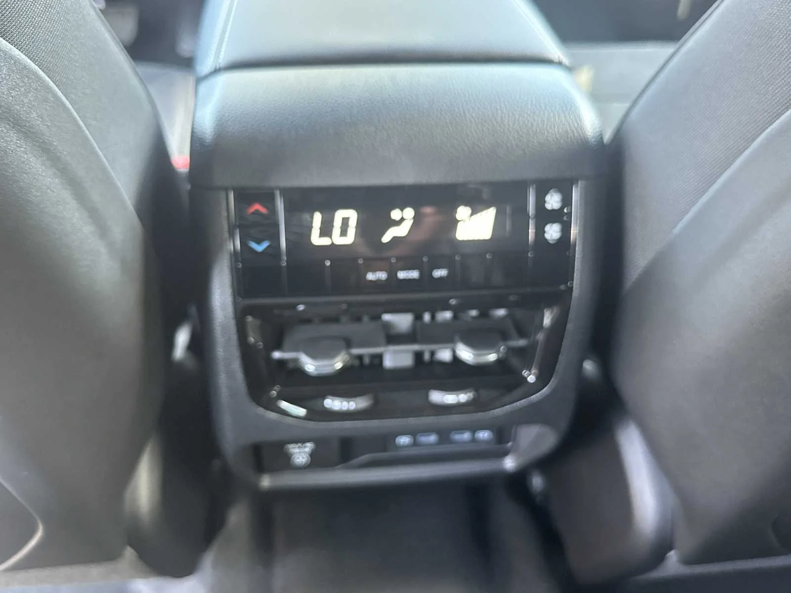 New 2026 Silver Zynith Exterior Paint Jeep Laredo Altitude image 22