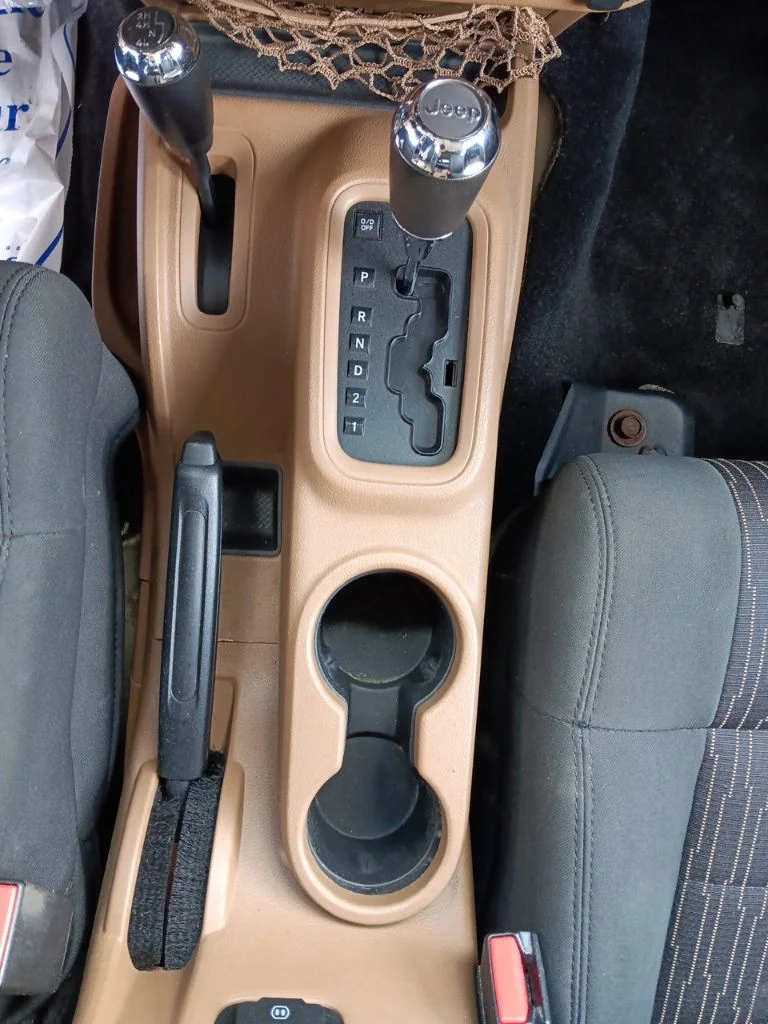 Used 2011 Sahara Tan Clearcoat Jeep Unlimited Rubicon image 33