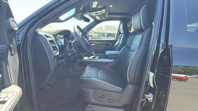 2026 RAM 3500 Laramie - Photo 33