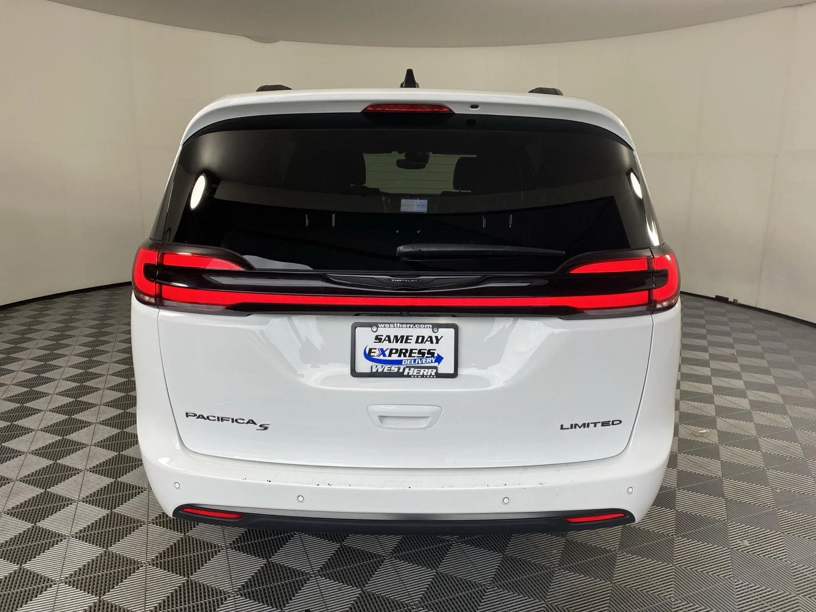 Used 2025 Bright White Clearcoat Chrysler Limited image 19