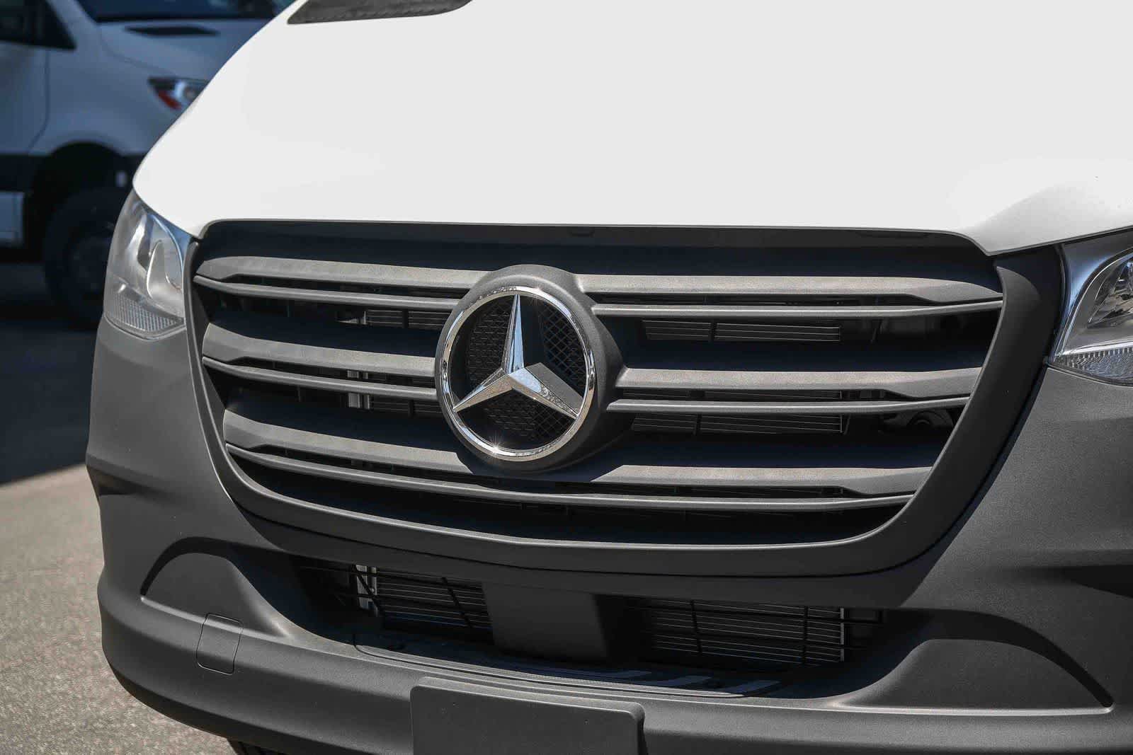 New 2026 Arctic White Mercedes-Benz RWD 2.0L I4 Diesel Turbocharged High Output image 6