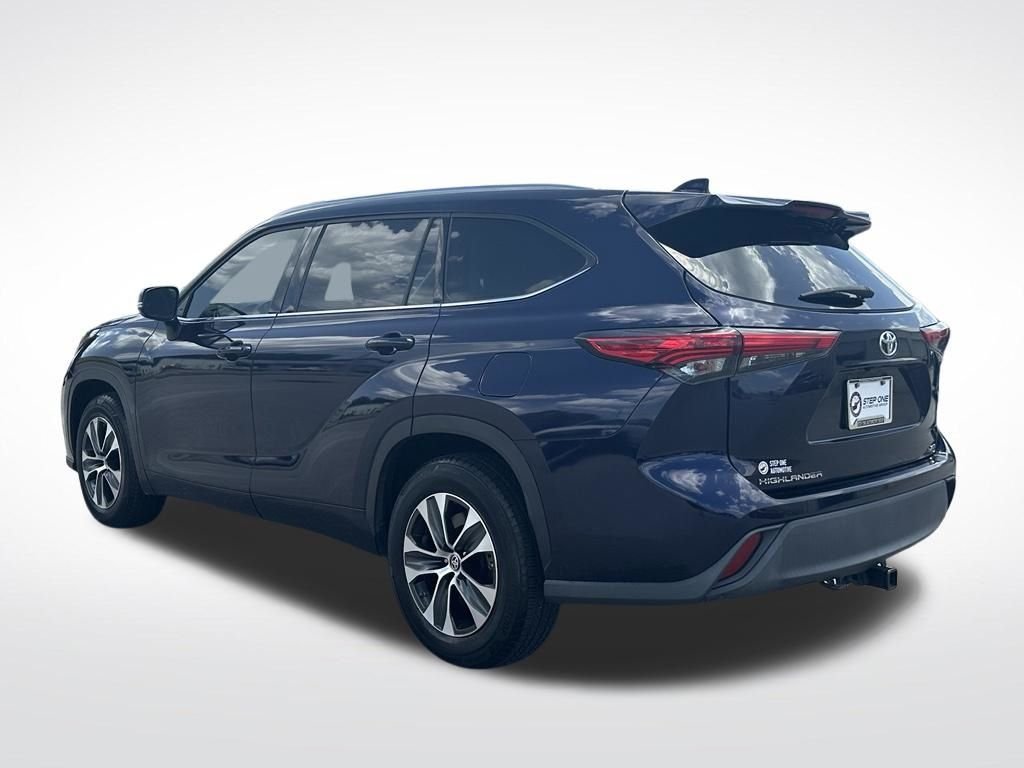 Used 2020  Toyota XLE image 4
