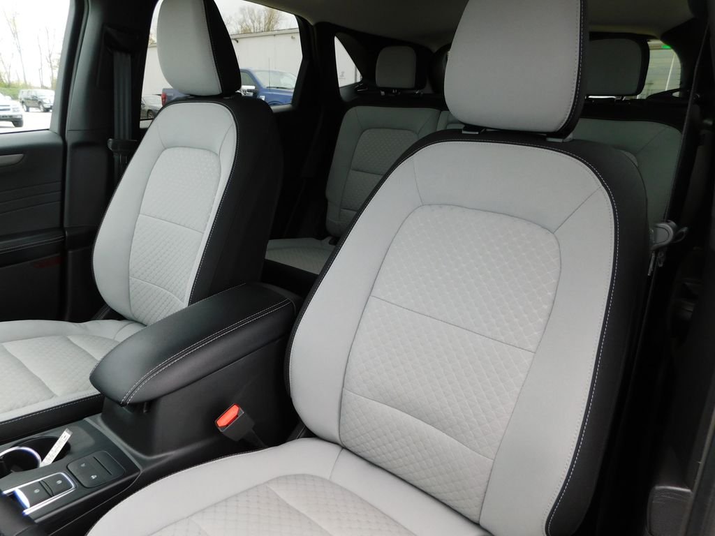 Used 2023 Gray Ford Active image 15