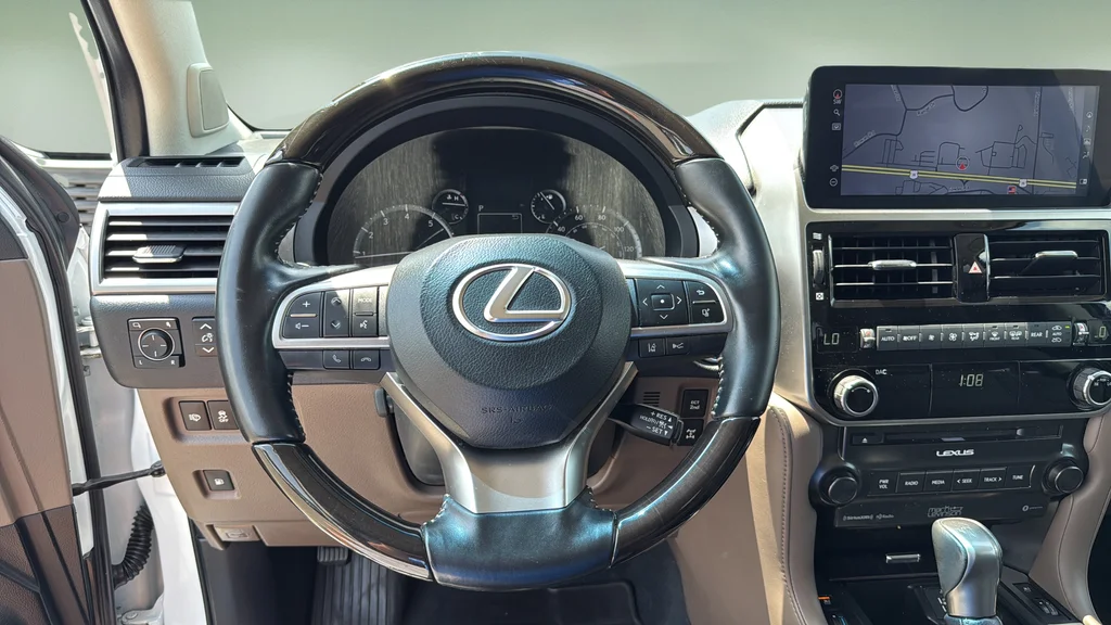 Certified Used 2022  Lexus 460 image 24