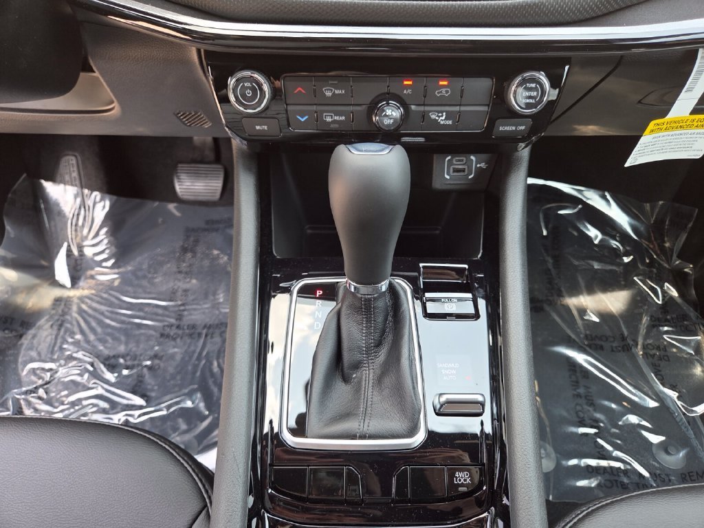 New 2026 Hydro Blue Pearl-Coat Exterior Paint Jeep Latitude Altitude image 30