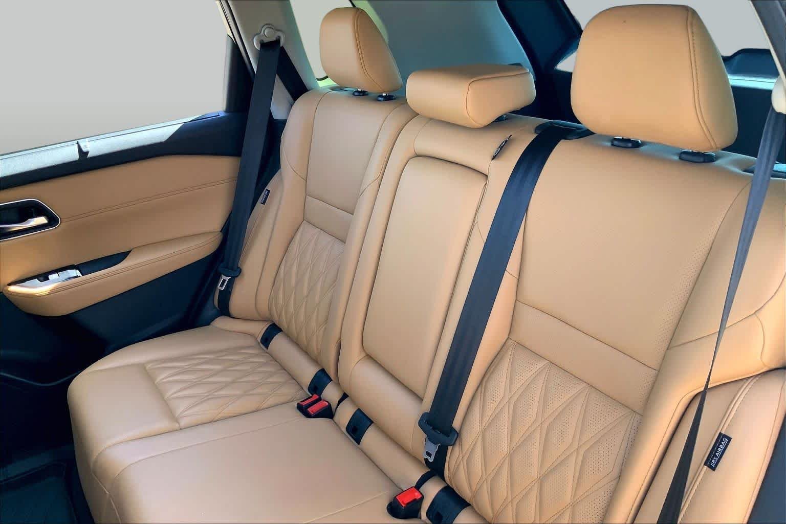 Used 2023 Pearl White Tricoat/Super Black Nissan Platinum image 21