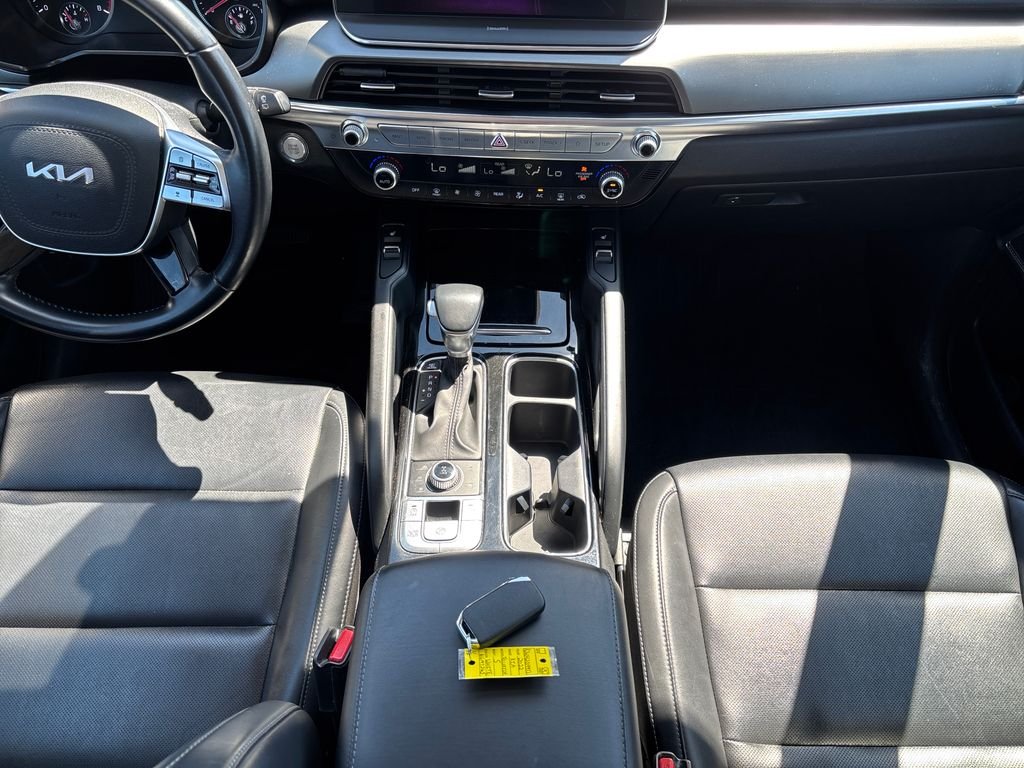 Used 2022 White Kia S image 19