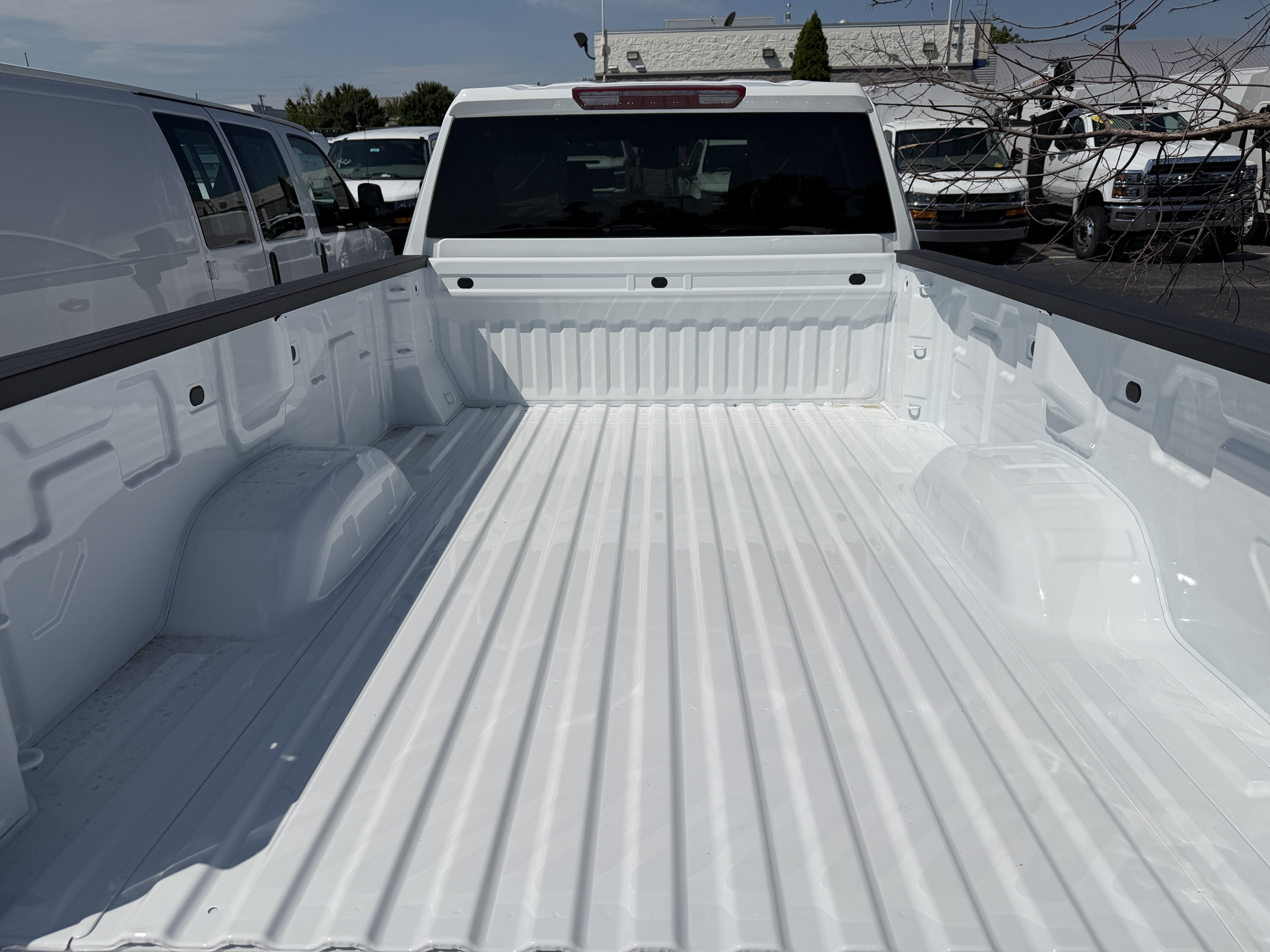 New 2026 Summit White Chevrolet WT image 26