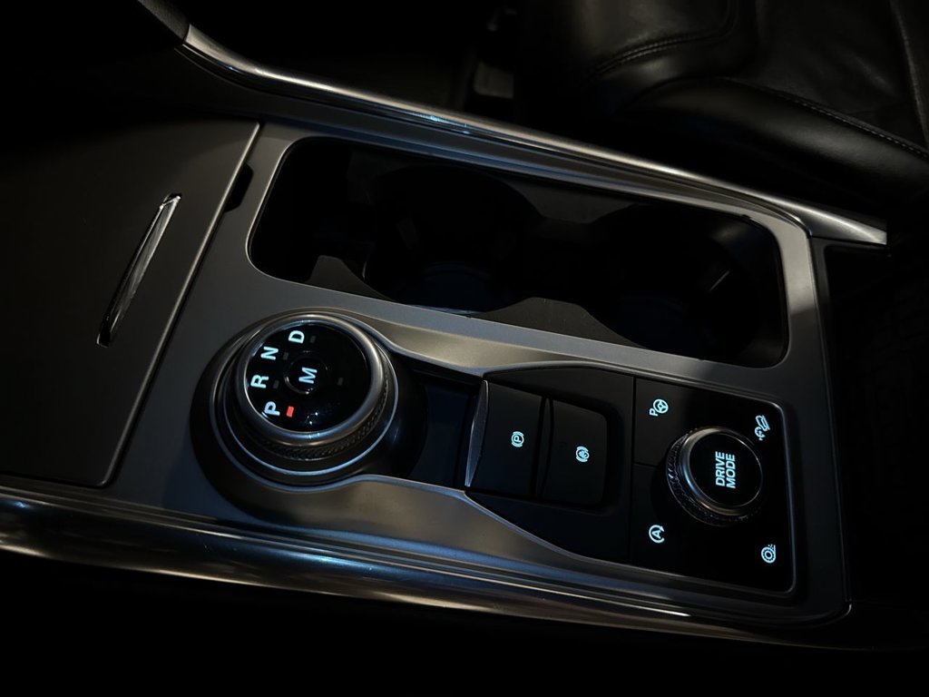 Used 2020 Black Metallic Ford Platinum image 25