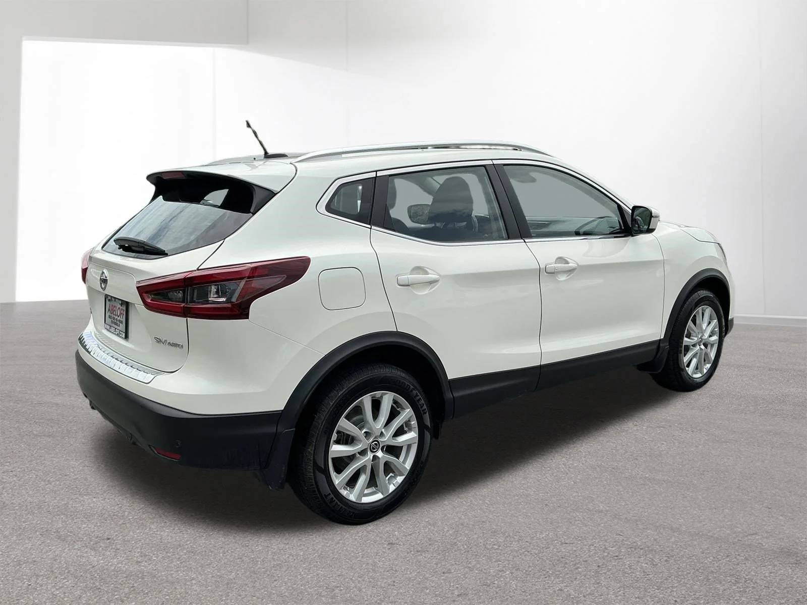 Used 2022 Pearl White Tricoat Nissan SV image 3