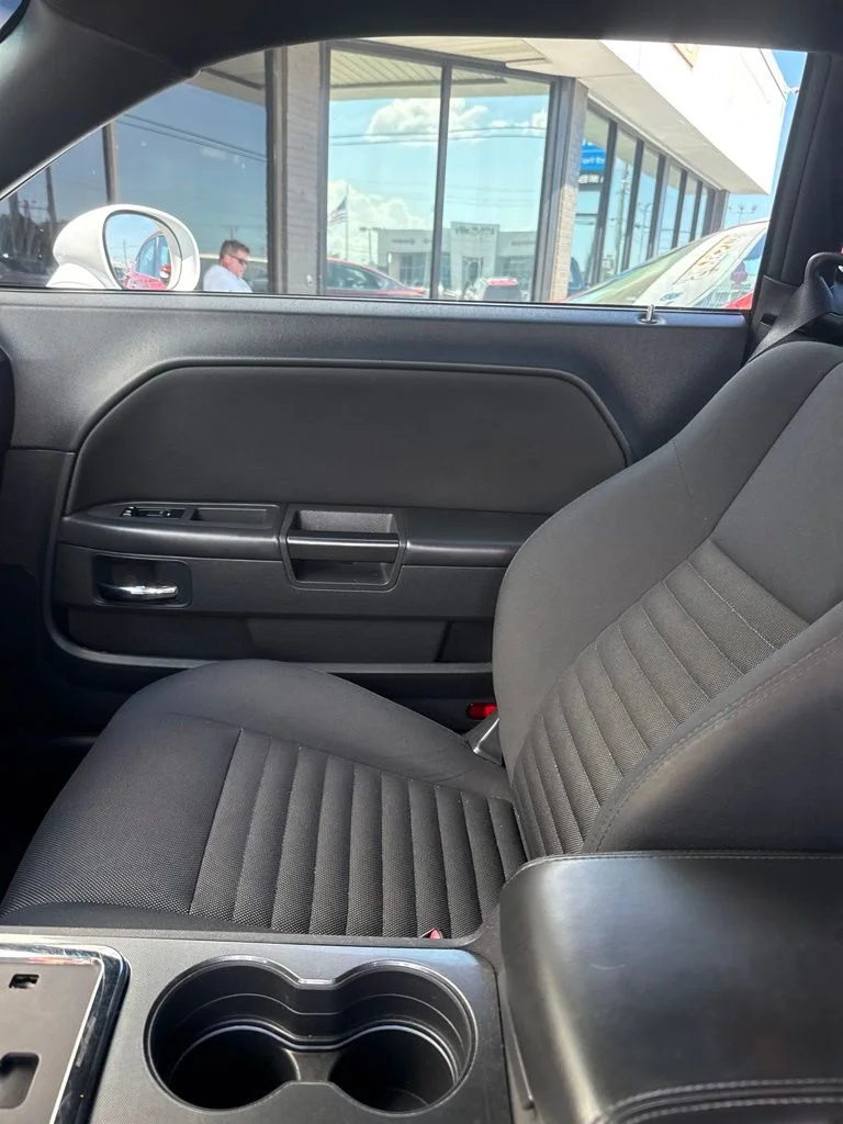 Used 2013 White Dodge SXT image 3
