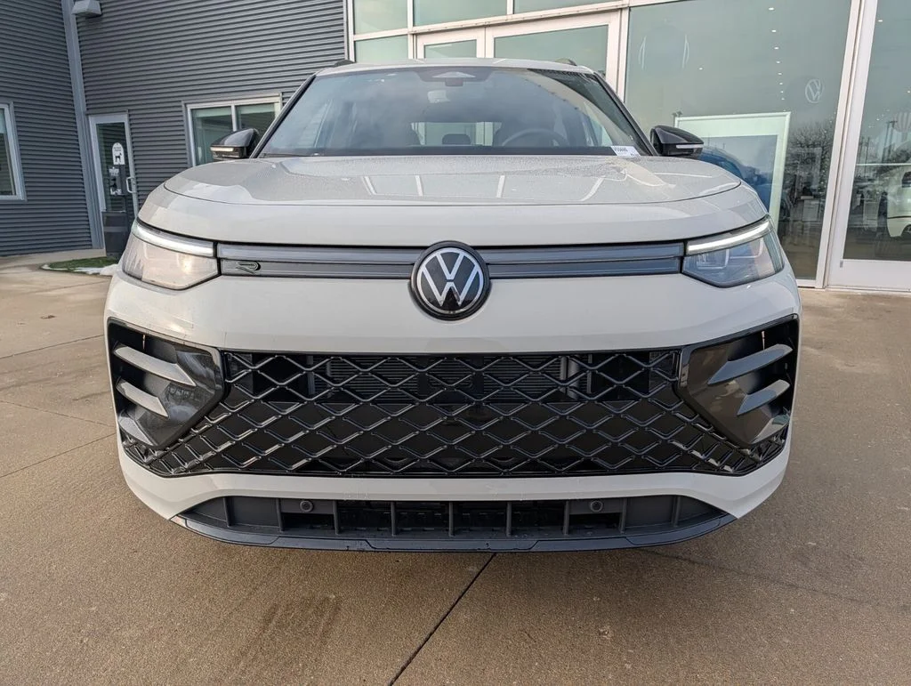 New 2026 Silver Volkswagen 2.0T SE R-Line Black image 9