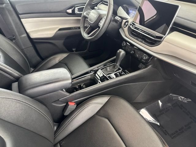 Used 2025 Silver Jeep Limited image 26