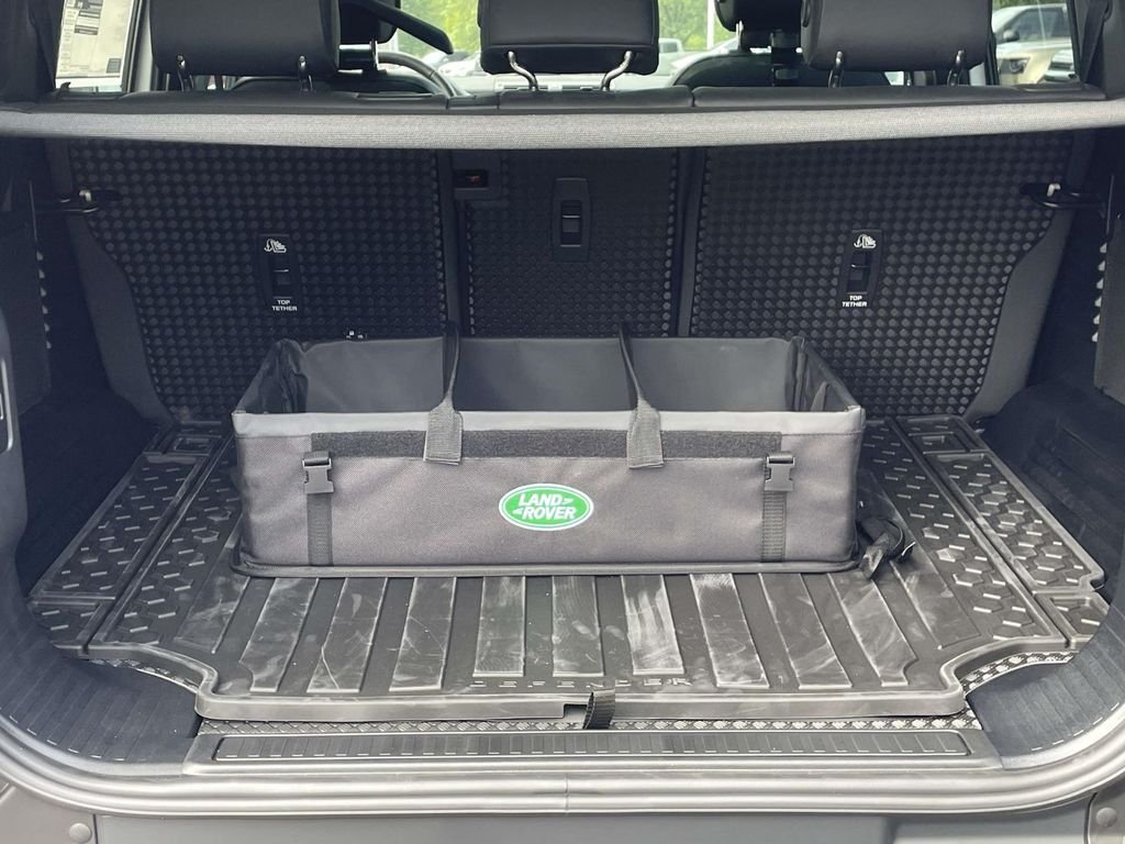 New 2026 Fuji White Land Rover X-Dynamic SE image 13