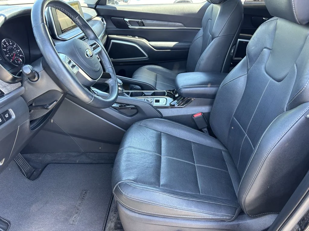 Used 2021 Black Kia EX image 16