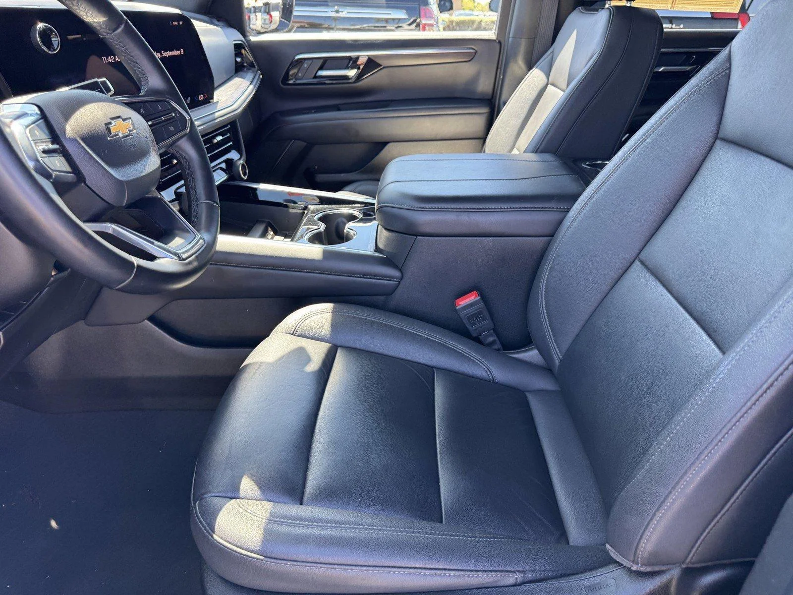 Used 2025 Summit White Chevrolet LT image 16
