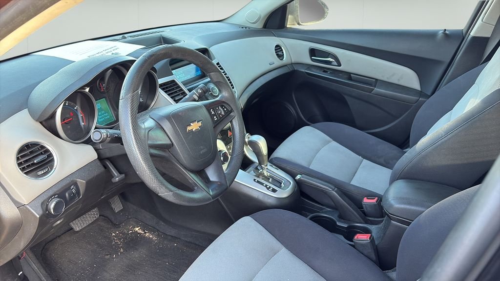 Used 2014 Black Chevrolet LS image 9