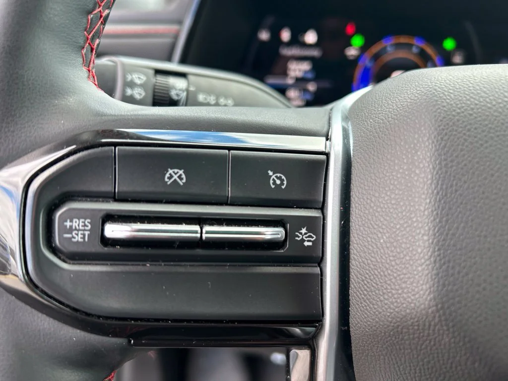 Used 2024 White Chevrolet Z71 image 18