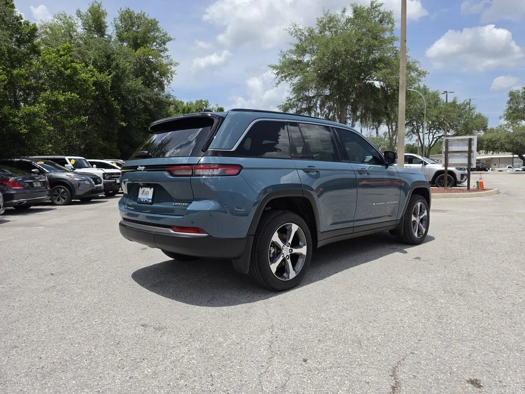 New 2026 Steel Blue Exterior Paint Jeep Limited image 4