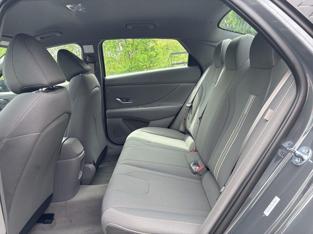 2025 Hyundai Elantra Blue - Photo 11