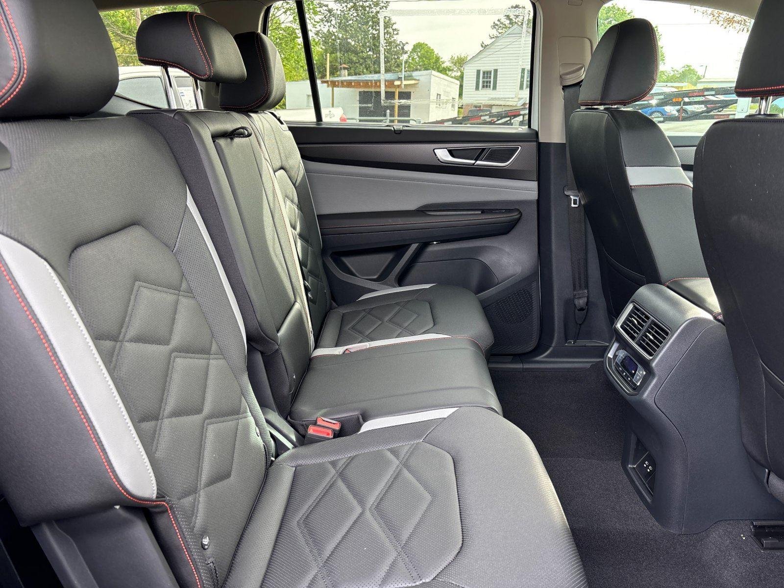 2025 Volkswagen Atlas Atlas Peak Edition - Photo 37