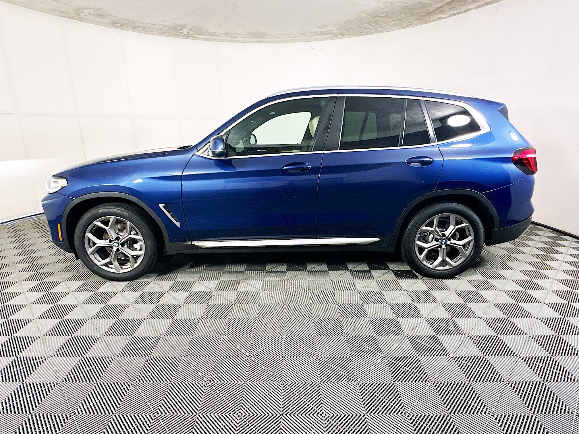Used 2022 Phytonic Blue Metallic BMW xDrive30i image 6