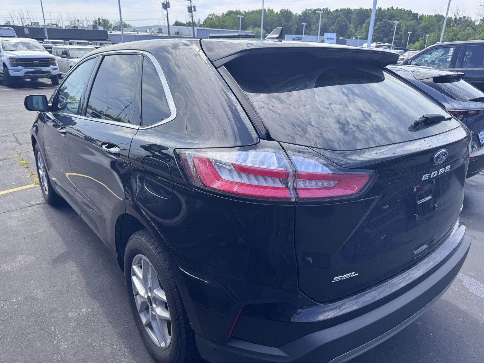 Used 2023 Agate Black Ford SEL image 6