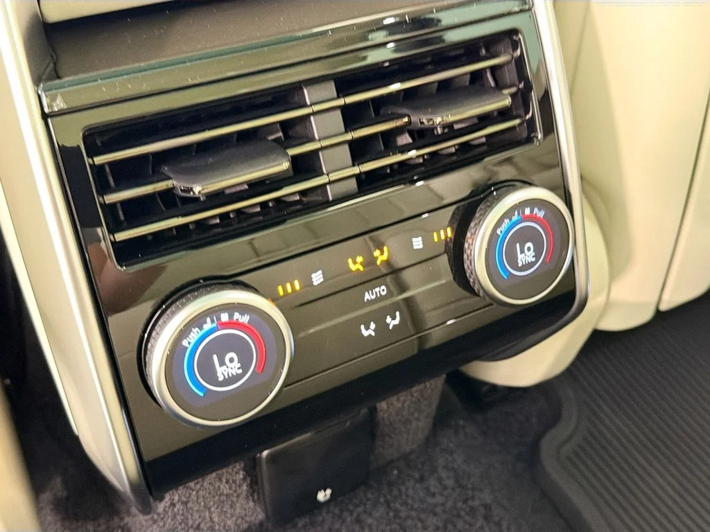 New 2026 Santorini Black Land Rover SE image 27