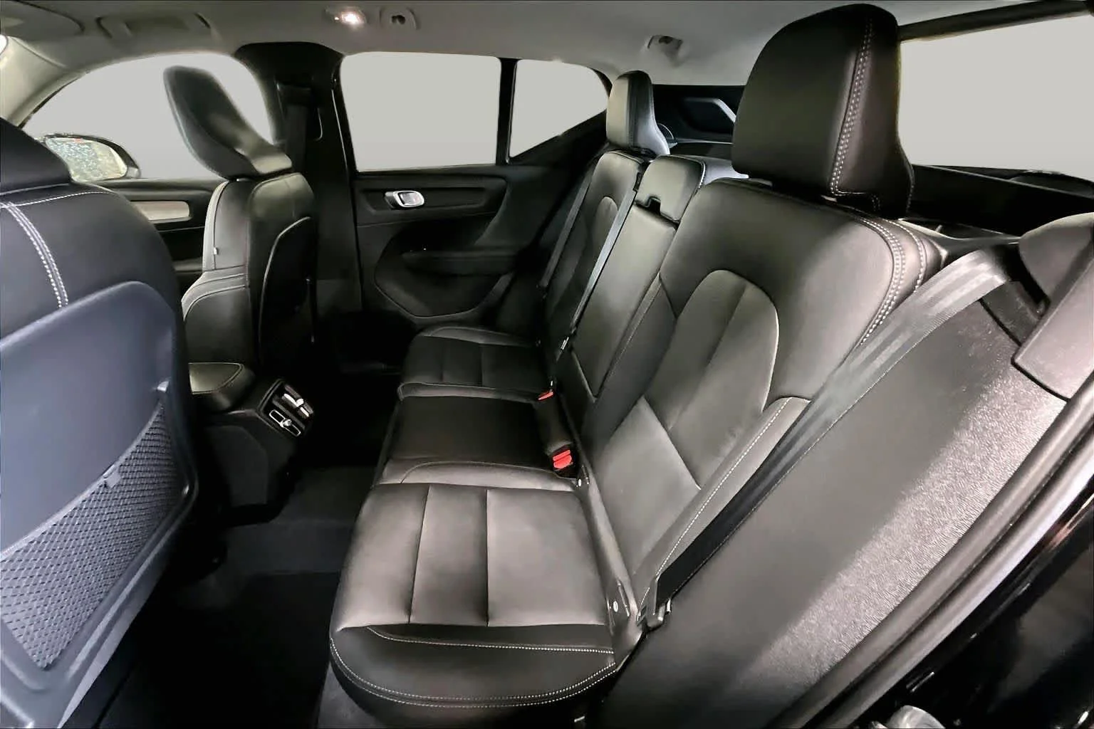 Used 2024 Onyx Black Metallic Volvo Plus Dark Theme image 20