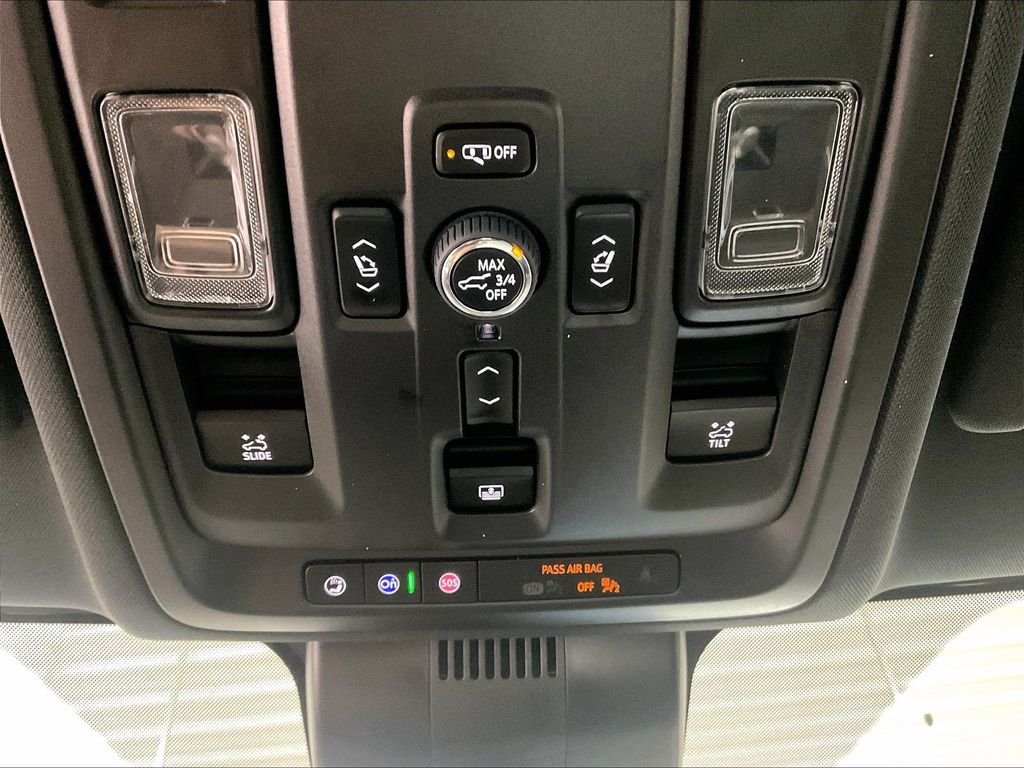 Used 2025 White GMC Elevation image 27