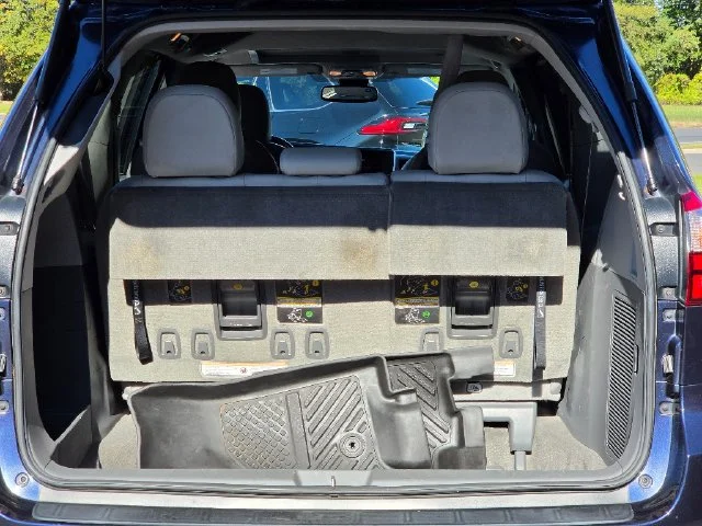 Used 2018 Beige Toyota XLE image 17