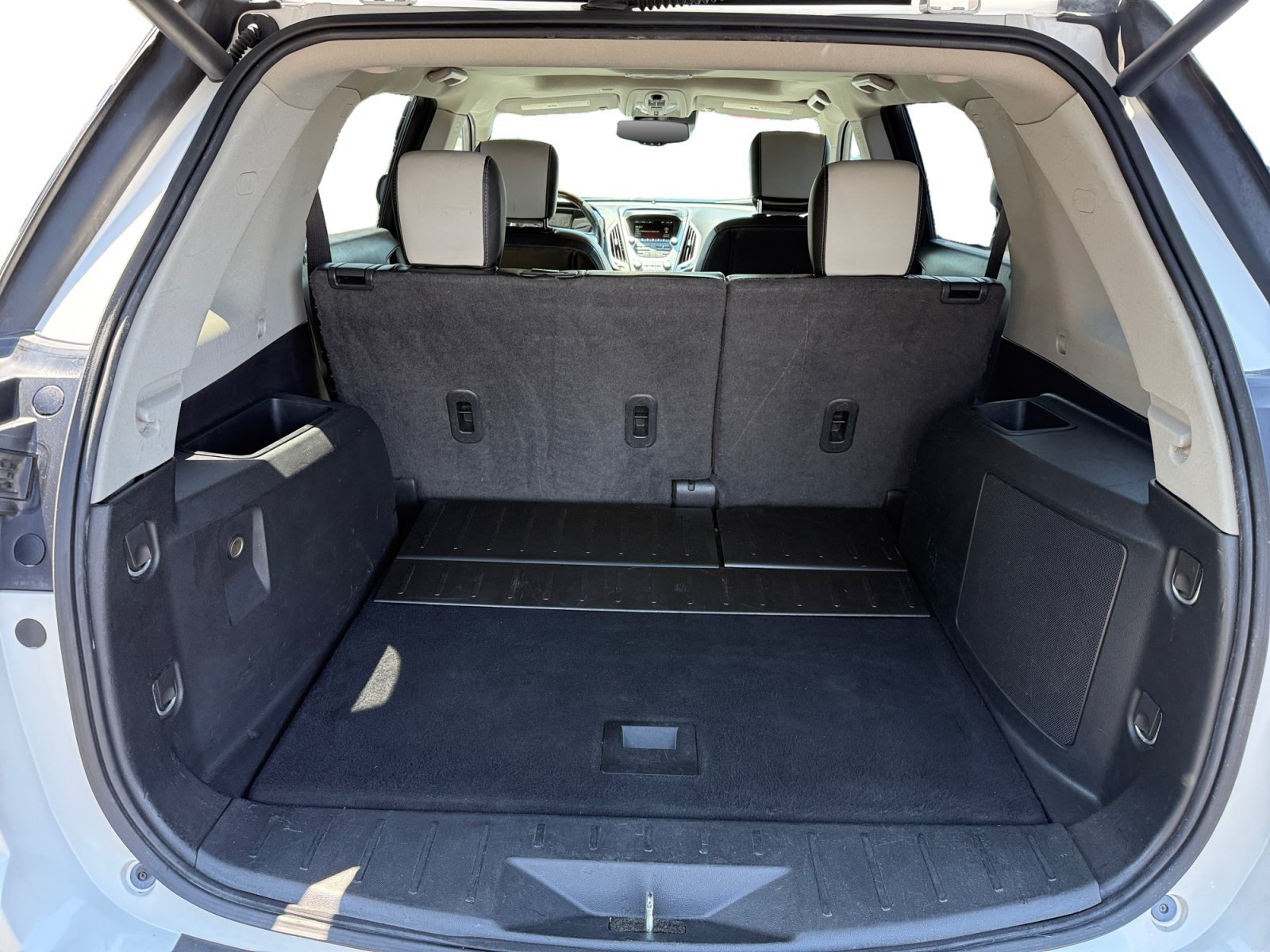 Used 2016 White Frost GMC Denali image 17
