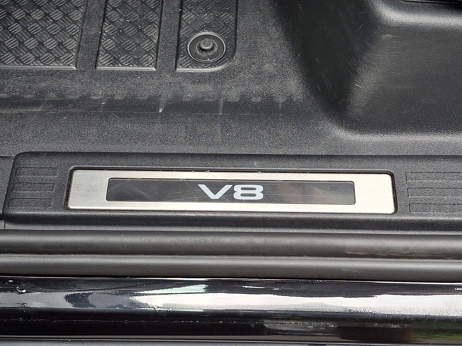 Used 2024 Santorini Black Metallic - 1AG Land Rover 110 P525 V8 image 30