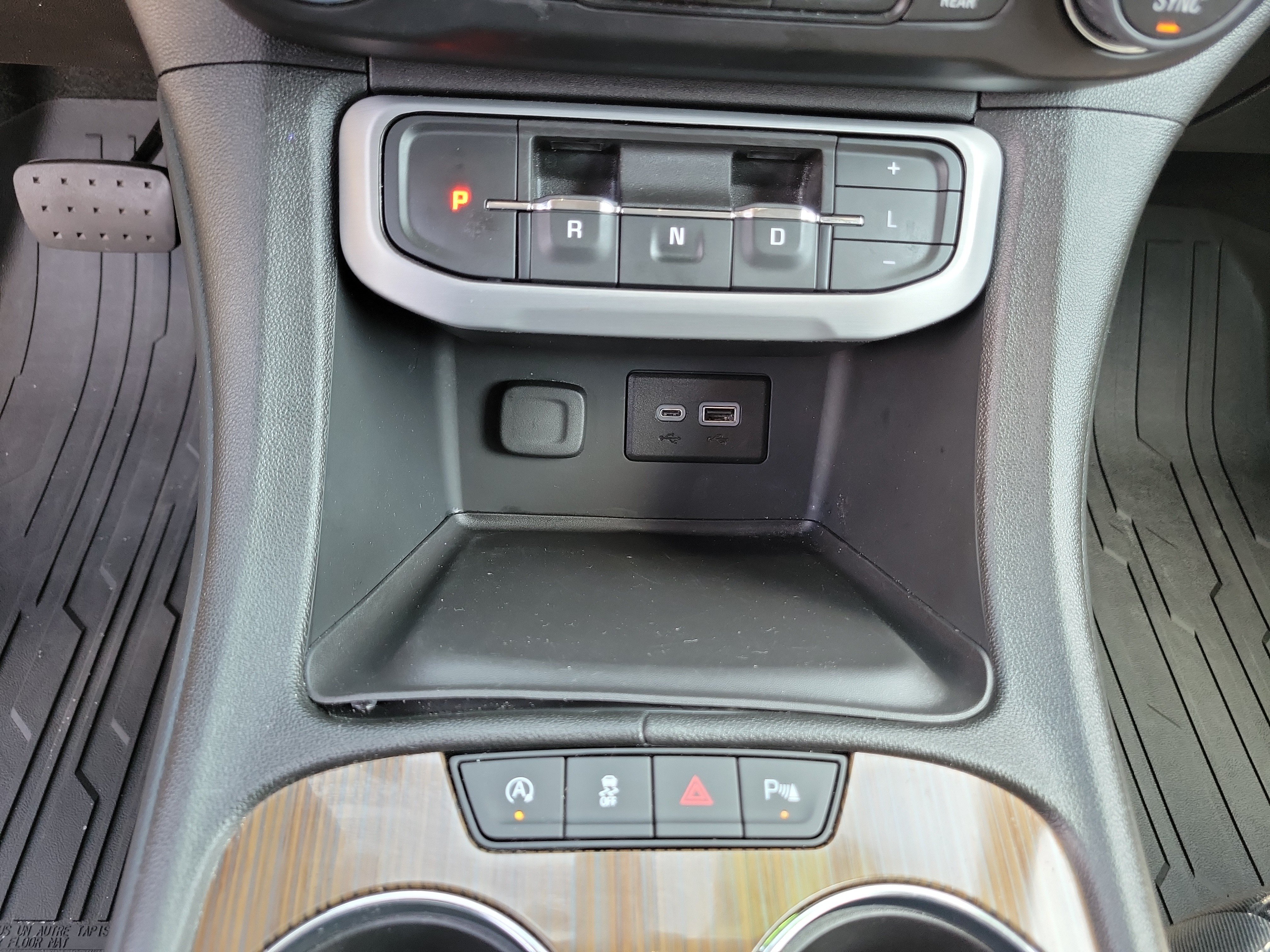 Used 2023 Sterling Metallic GMC SLE image 29