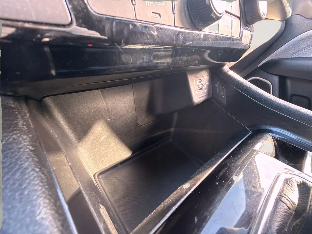 Used 2024 White Jeep Latitude image 27