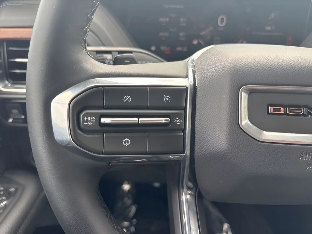 Used 2025 Silver GMC Denali image 15