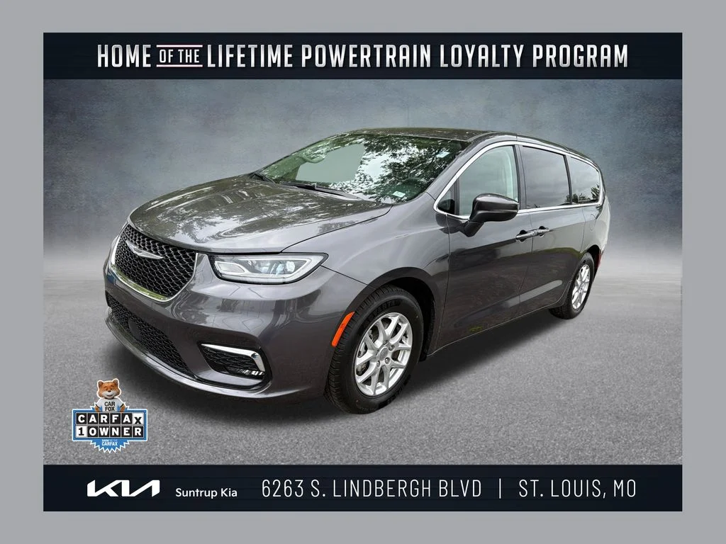 2023 Chrysler Pacifica Touring L's photo