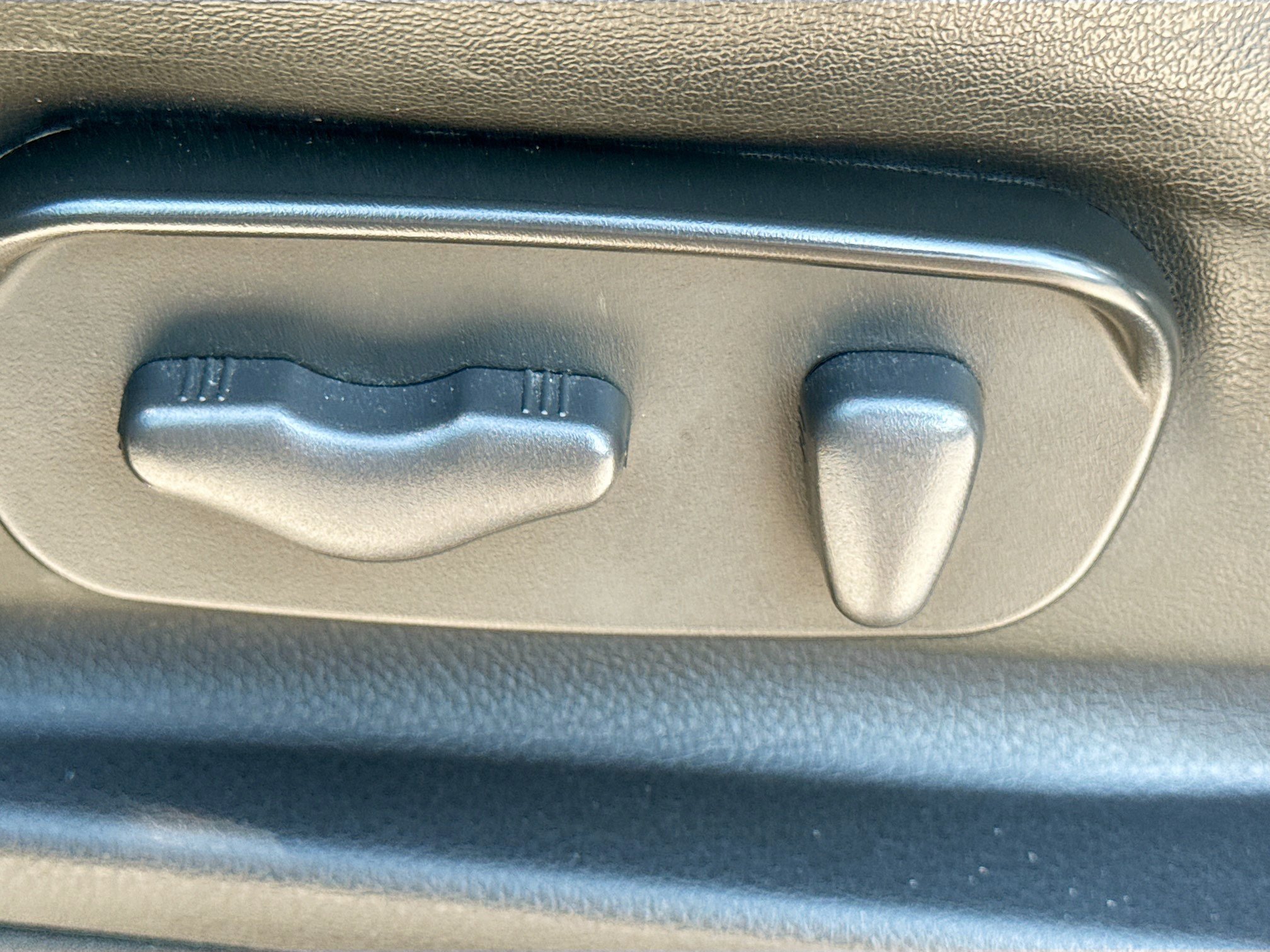 Used 2021 Gun Metallic Nissan PRO-4X image 23