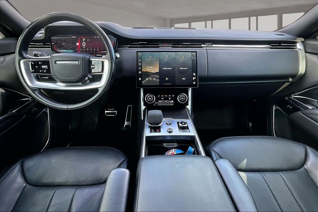 Used 2023  Land Rover SE image 15