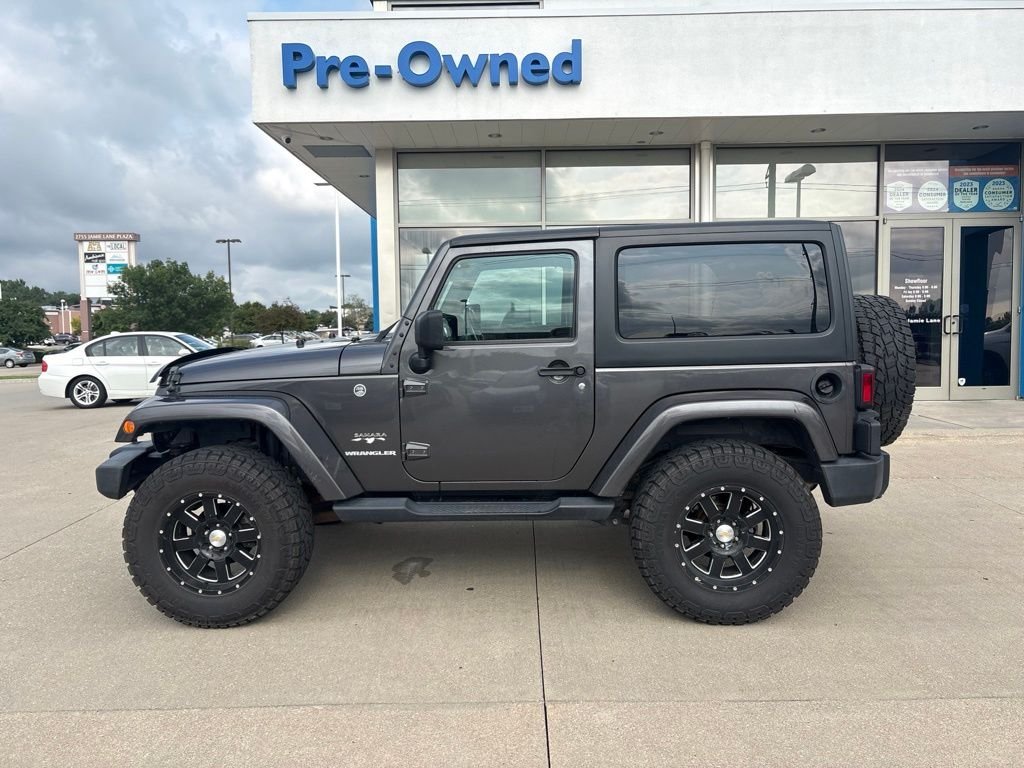 Used 2017 Granite Crystal Metallic Clearcoat Jeep Sahara image 8