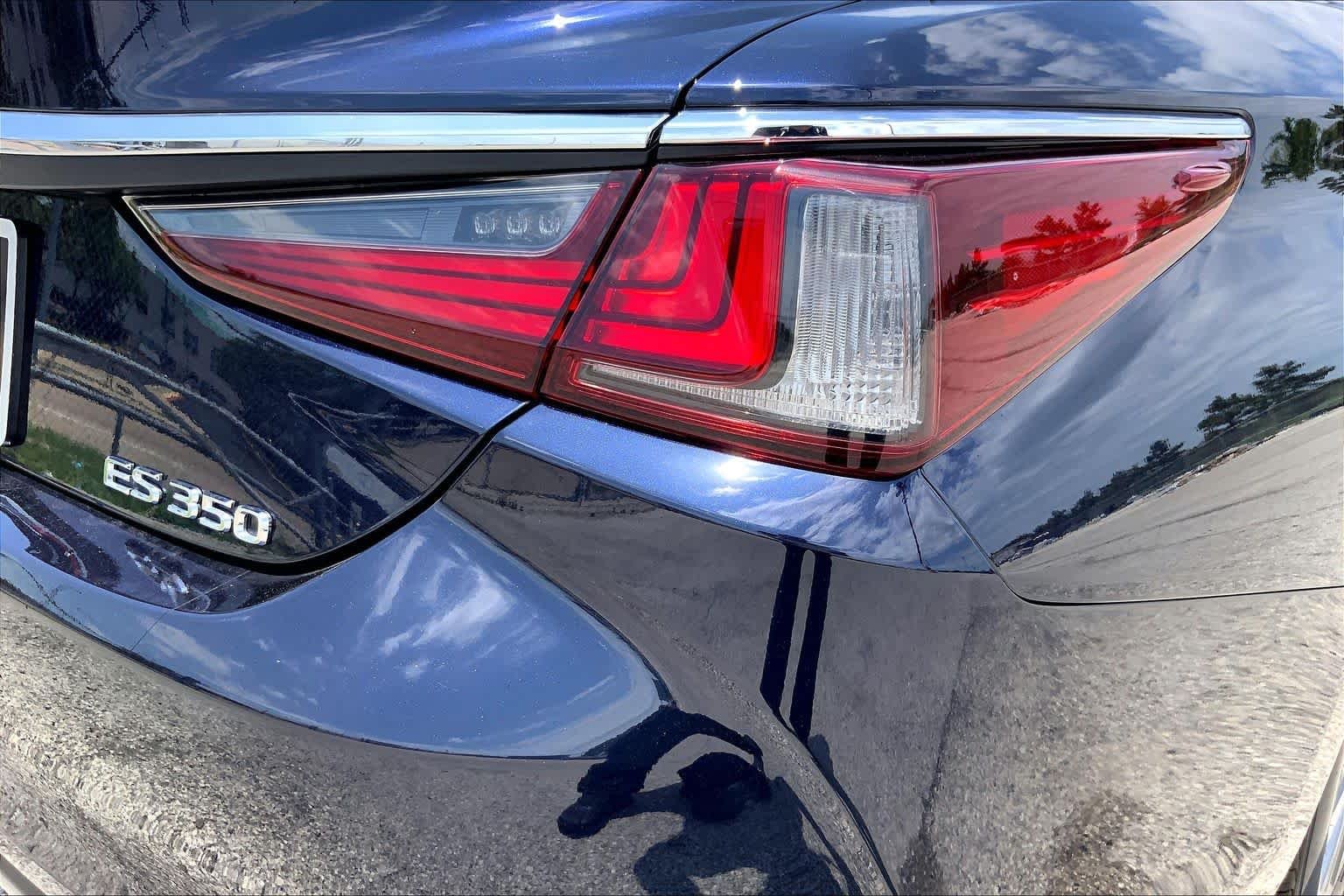 Used 2019 Nightfall Mica Lexus  image 30