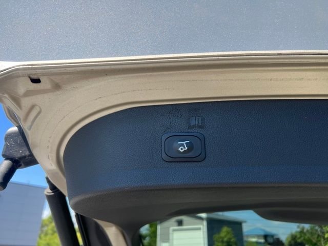 Used 2018 Gold Ford SEL image 19