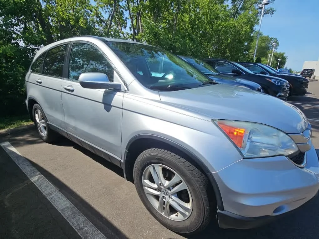 Used 2010 Alabaster Silver Metallic Honda EX-L image 3