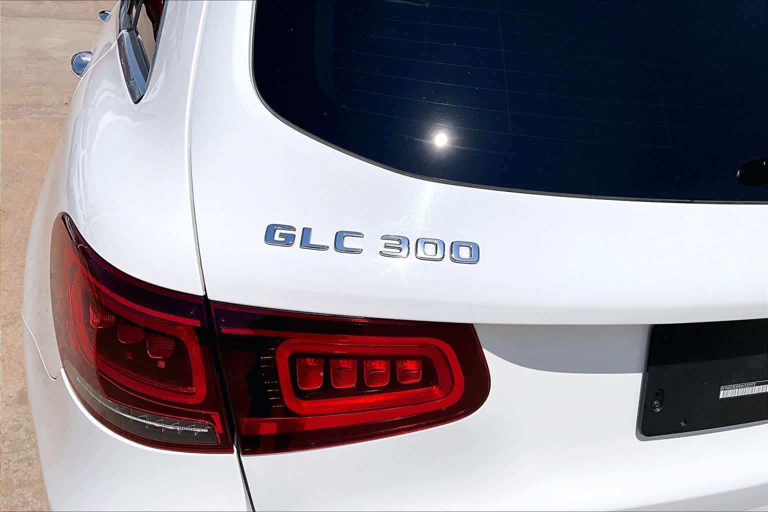 Used 2022 Polar White Mercedes-Benz GLC 300 image 29