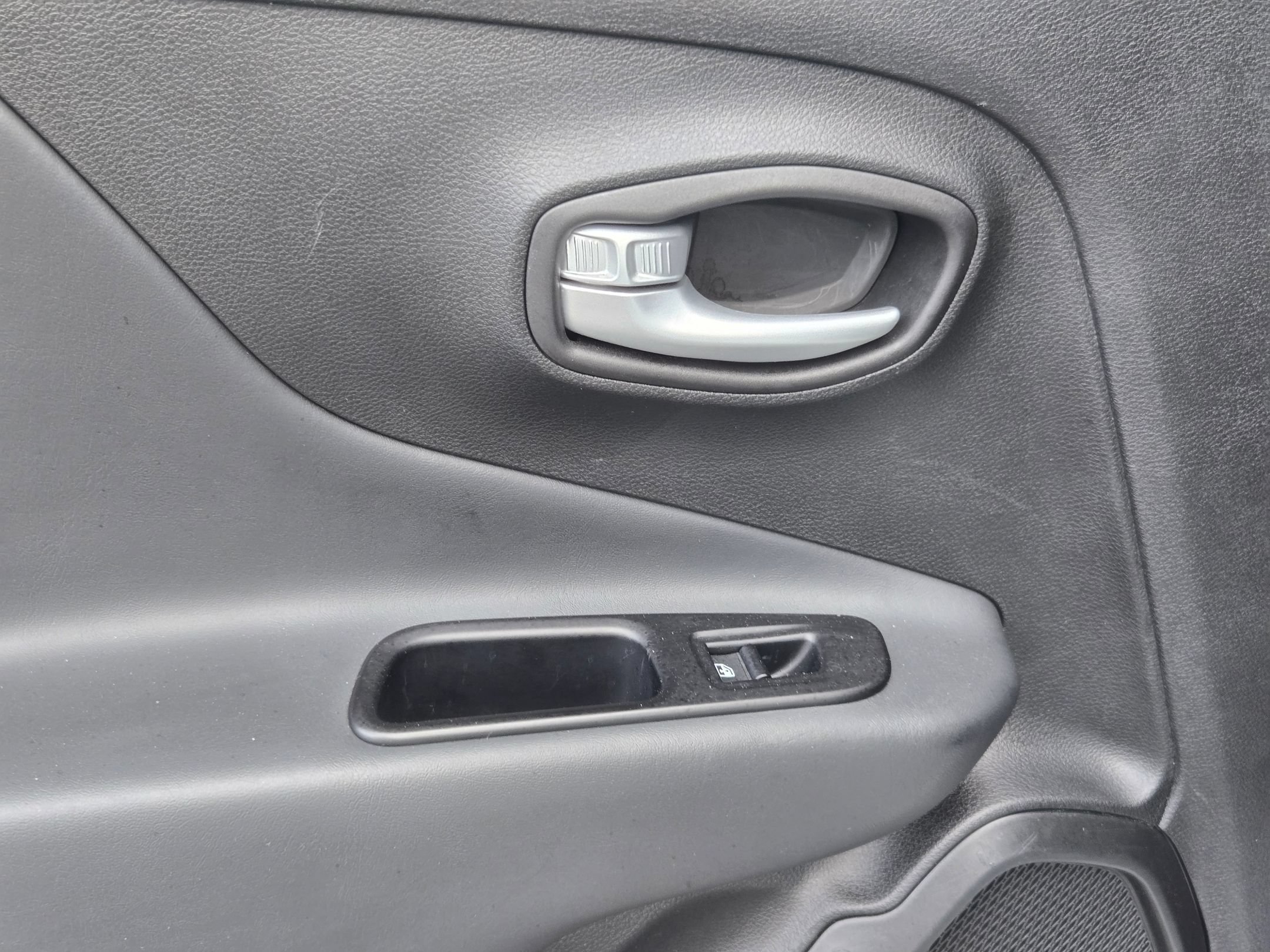 Used 2023 Alpine White Clearcoat Jeep Latitude image 34