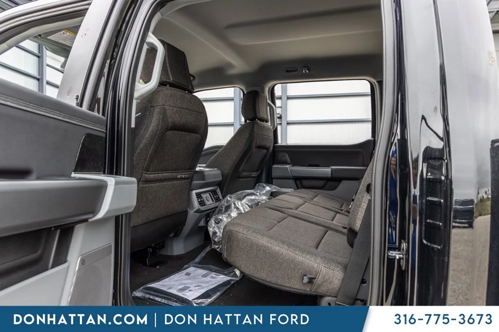 New 2027 Agate Black Metallic Ford F-250® XLT image 18