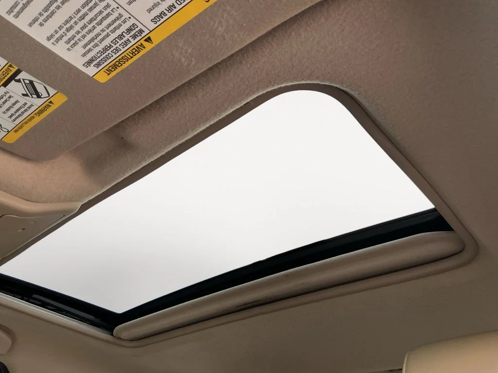 Used 2013 White Nissan SL image 12