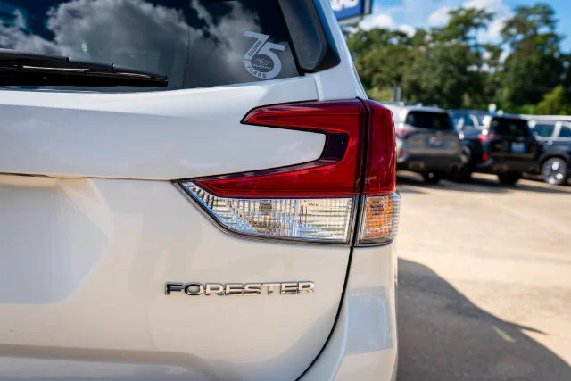 Used 2020 Crystal White Pearl Subaru Premium image 17